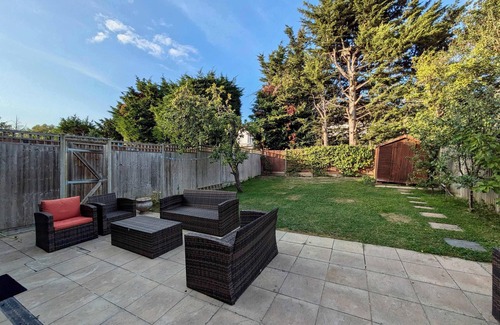 Golders Green House | Charming 2-Bedroom Retreat in London