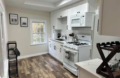 South Pasadena House | Charming 2-bedroom barn in South Pasadena with WiFi, AC