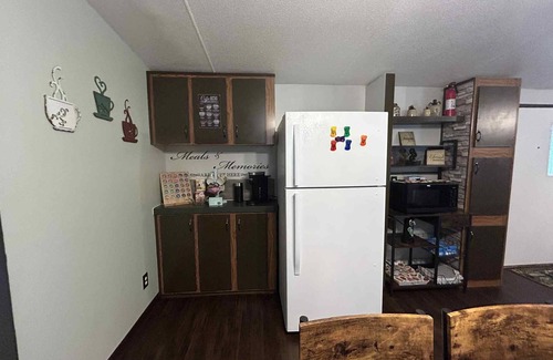 Fredericktown House | Charming 2-bedroom country mobile home with game room, hot tub, seasonal pool