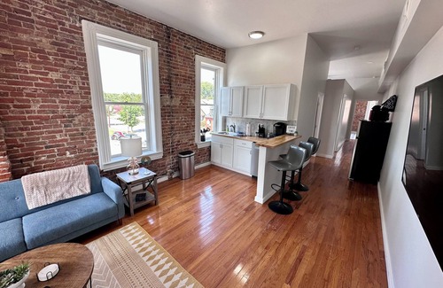 St. Charles Historic District Apartment | Charming 2-Bedroom Apartment in Historic Frenchtown with Modern Amenities