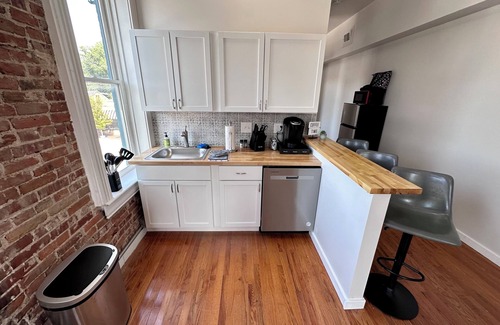 St. Charles Historic District Apartment | Charming 2-Bedroom Apartment in Historic Frenchtown with Modern Amenities