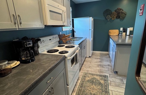 Bennington Apartment | Charming 2-bedroom apartment in superb Bennington with WiFi