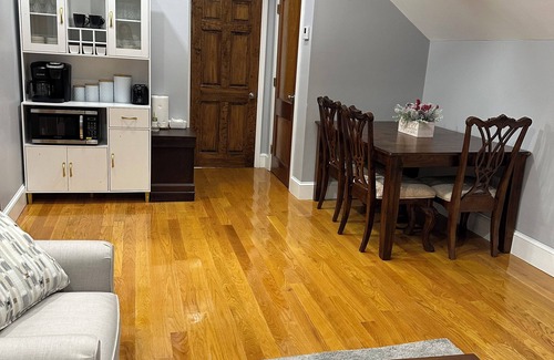 Manchester Apartment | Charming 2-bedroom apartment in brilliant Manchester with AC, WiFi
