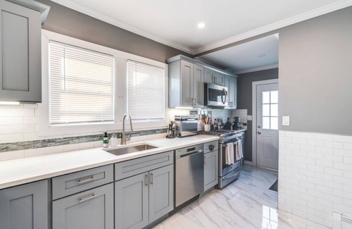 East Massapequa Apartment | Charming 2-bedroom apartment with WiFi, AC in lovely Massapequa