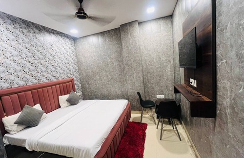 Vrindavan Apartment | Charming 2-bedroom apartment with AC, WiFi in fantastic Vrindavan