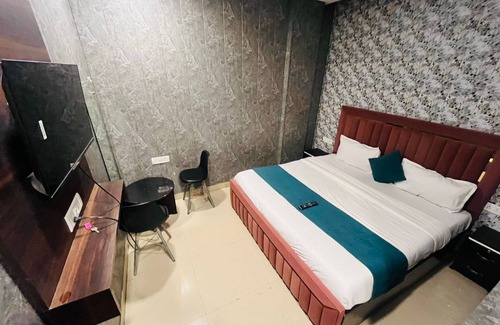 Vrindavan Apartment | Charming 2-bedroom apartment with AC, WiFi in fantastic Vrindavan