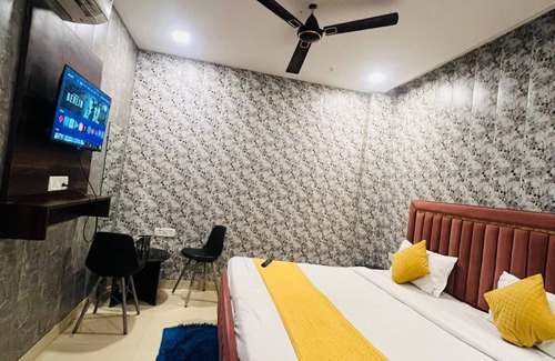 Vrindavan Apartment | Charming 2-bedroom apartment with AC, WiFi in fantastic Vrindavan