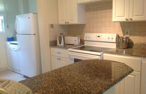 Paynes Bay Apartment | Charming 2-bedroom apartment in gated community