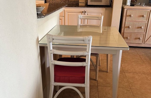 Paynes Bay Apartment | Charming 2-bedroom apartment in gated community