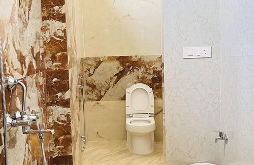 Varanasi House | Charming 2-bedroom apartment in Varanasi with WiFi and AC