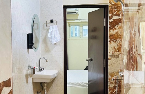 Varanasi House | Charming 2-bedroom apartment in Varanasi with WiFi and AC