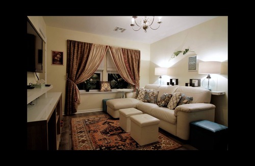 Queens Apartment | Charming 2-bedroom apartment in Arverne by the Sea