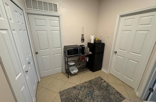 Plymouth House | Charming 2-bedroom apartment in house with AC, WiFi included