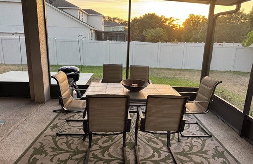 Plymouth House | Charming 2-bedroom apartment in house with AC, WiFi included