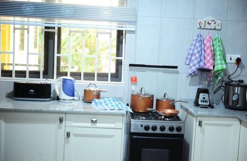 Accra Apartment | Charming 2-bedroom apartment with WiFi and AC in vibrant Accra