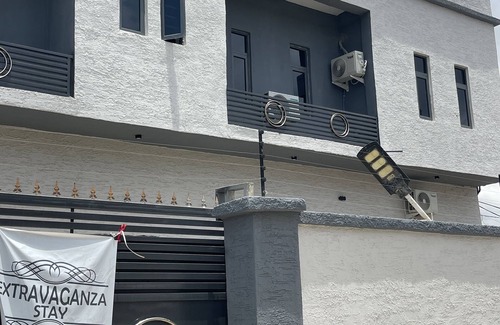 Lagos Apartment | Charming 2 bedroom apartment in nice area in Lagos with WiFi, AC & security