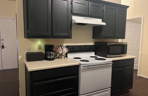 Waco Apartment | Charming 2-bedroom apartment in awesome Waco near Baylor and McLane Stadium.