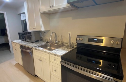 Leesburg Apartment | Charming 2-Bedroom Basement Apartment with AC, WiFi in enchanting Leesburg