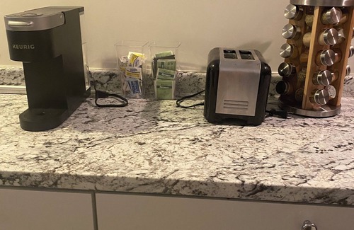 Leesburg Apartment | Charming 2-Bedroom Basement Apartment with AC, WiFi in enchanting Leesburg