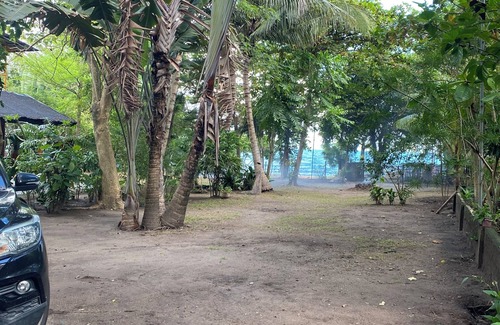 Dumaguete House | Charming 2-bedroom beach house with AC, WiFi in delightful Bacong