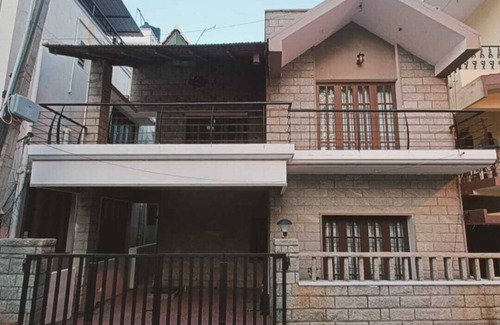 Hebbal House | Charming 2-bedroom bungalow with Wi-Fi, AC, Parking in awesome Bengaluru-Hebbal