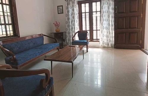 Hebbal House | Charming 2-bedroom bungalow with Wi-Fi, AC, Parking in awesome Bengaluru-Hebbal