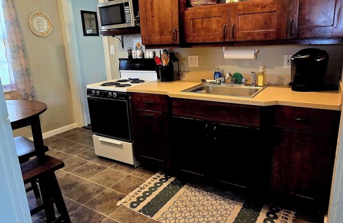 Greentown Cottage | Charming 2-bedroom cottage with AC, WiFi in serene Lake wallenpaupackview access