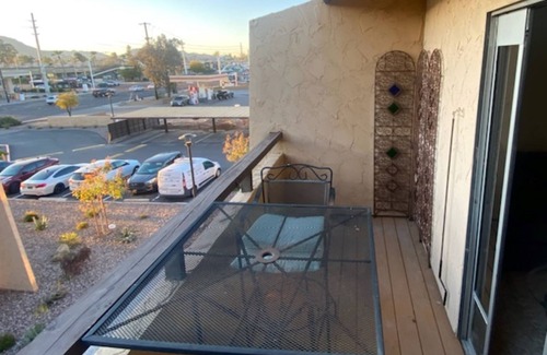 Village Grove Condo | Charming 2-bedroom condo - Styling in Scottsdale with WiFi, AC, fitness room