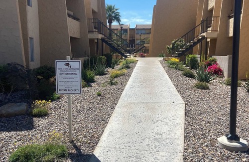 Village Grove Condo | Charming 2-bedroom condo - Styling in Scottsdale with WiFi, AC, fitness room