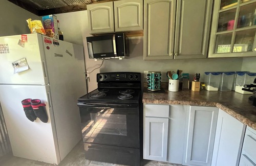 Mount Sterling Cabin | Charming 2-bedroom cabin on Gasconade river with AC, WiFi, and river access.