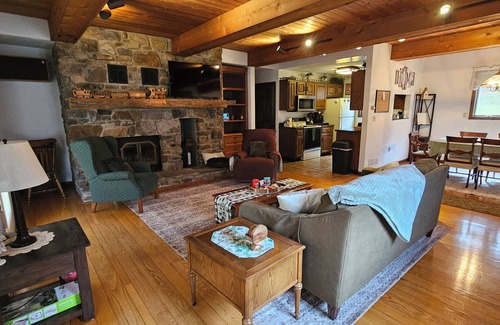 Hostetter Ski Chalet | Charming 2-bedroom chalet style house in the country in delightful Latrobe