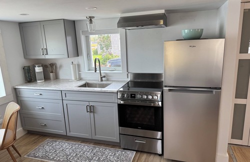 Kennebunk Cottage | Charming 2-bedroom cottage in Kennebunk with AC and deck.