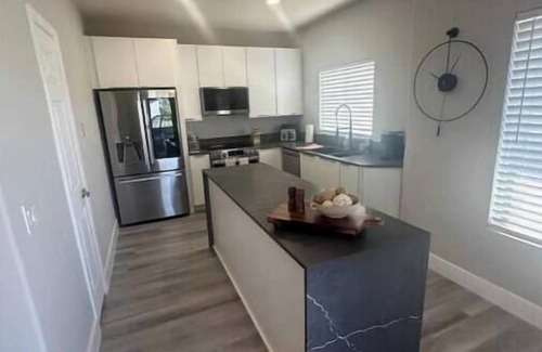 Arrowhead Ranch Condo | Charming 2-bedroom condo with water and golf course views and AC in Glendale