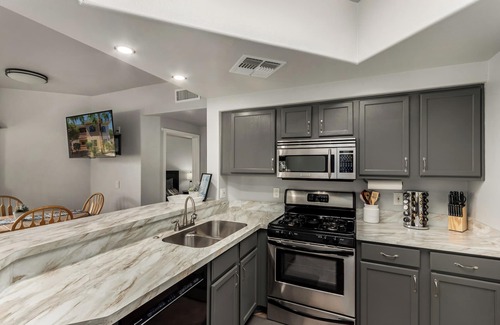 Kaufman And Broad At The Vineyards Apartment | Charming 2-bedroom condo with Heated Pool & fitness room, 1 King 1 Queen