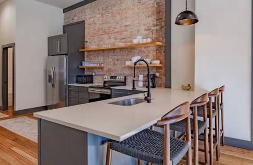 Marion Condo | Charming 2-bedroom condo in delightful Marion with AC, WiFi