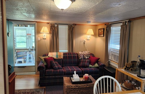 Fishertown Cottage | Charming 2-bedroom cottage near Bedford, screened porch deck & private setting