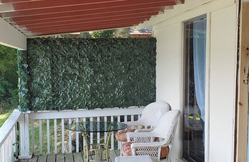 Rock Point Cottage | Charming 2-bedroom cottage in wonderful Newburg with WiFi, AC