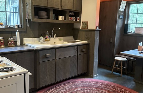 Highland Lake Cottage | Charming 2-bedroom cottage in delightful Eldred with WiFi