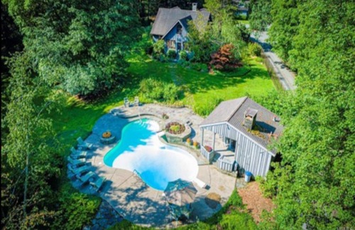 Highland Lake Cottage | Charming 2-bedroom cottage in delightful Eldred with WiFi