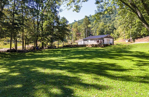 Vein Mountain House | Charming 2-bedroom estate with AC, fitness room in peaceful Morganton NC.