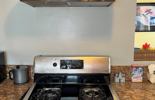 Compton House | Charming 2-bedroom front house with WiFi and free parking