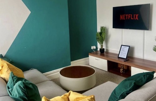 Welford Apartment | Charming 2-bedroom apartment in nice Stoneygate with WiFi