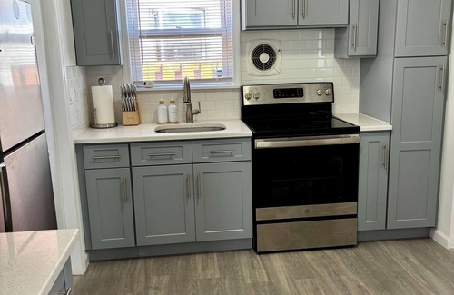 Long Beach House | Charming 2-bedroom house in fantastic Long Beach with WiFi