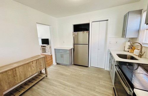 Long Beach House | Charming 2-bedroom house in fantastic Long Beach with WiFi