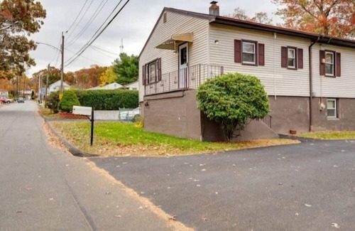 West Haven House | Charming 2-bedroom house in delightful West Haven with WiFi, AC, TVs, bedding