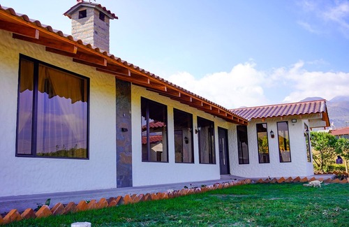 San Pablo del Lago House | Charming 2-bedroom house in Cotacachi with WiFi access