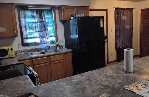 Leesville House | Charming 2-bedroom house in phenomenal Leesville with WiFi, AC