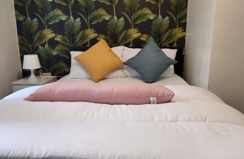 Oldham House | Charming 2-bedroom Home With Modern Amenities