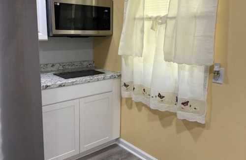 Danville House | Charming 2-bedroom house in Danville with AC and WiFi