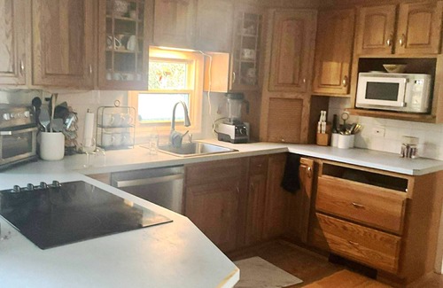 Kingston House | Charming 2-bedroom house in fabulous Kingston close to everything